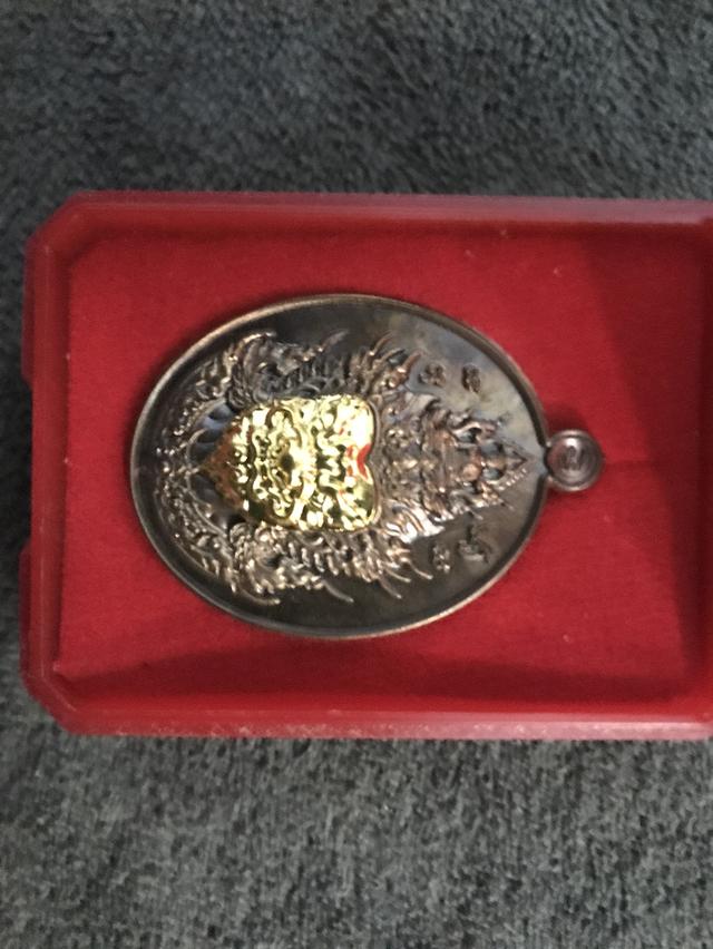 วัถุมงคลกลวงพ่อพัฒน์ ปุญญกาโม รุ่นรวยร้อยล้าน พ.ศ 2566 3