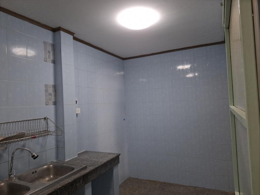 ทาวน์เฮ้าส์ 3 ชัั้น 2 หลังทะลุถึงกัน อยู่ในหมู่บ้านสินทวีสวนธน 1 7