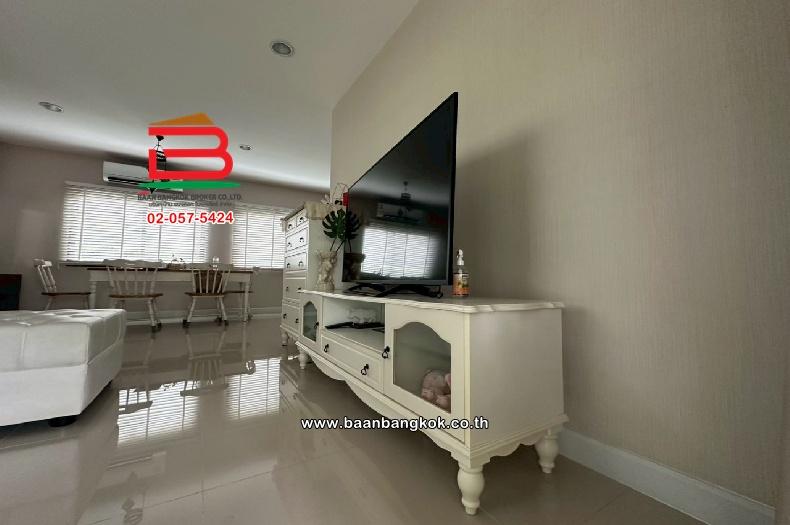 บ้านเดี่ยว หมู่บ้านเพฟ (รามอินทรา-วงแหวน) เนื้อที่ 62.2 ตร.ว ซ.กาญจนาภิเษก 4 แขวงออเงิน เขตสายไหม กรุงเทพมหานคร