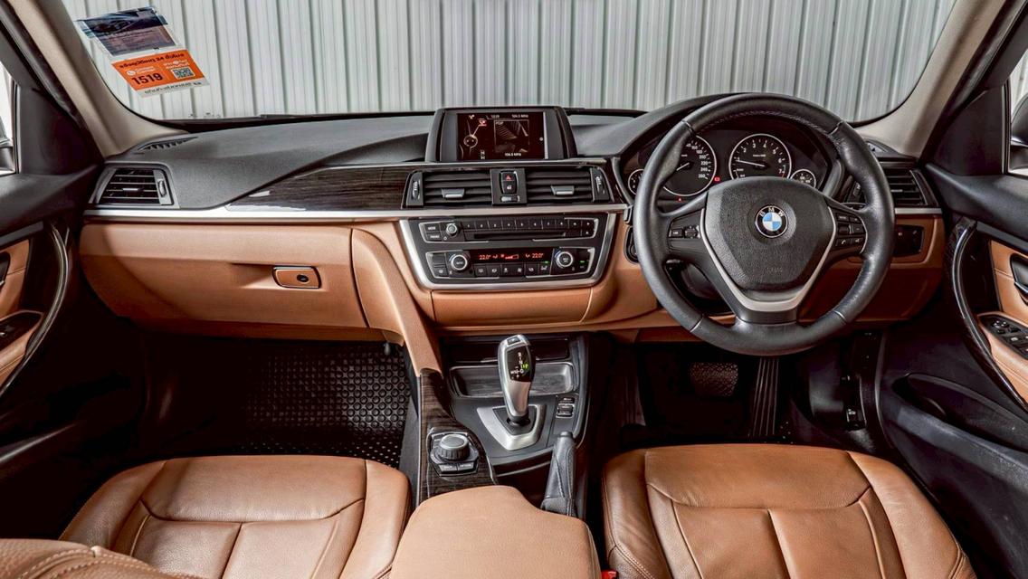 BMW 320i Luxury ปี15 รูปที่ 9