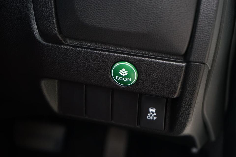 2014 HONDA JAZZ 1.5SV+ 13