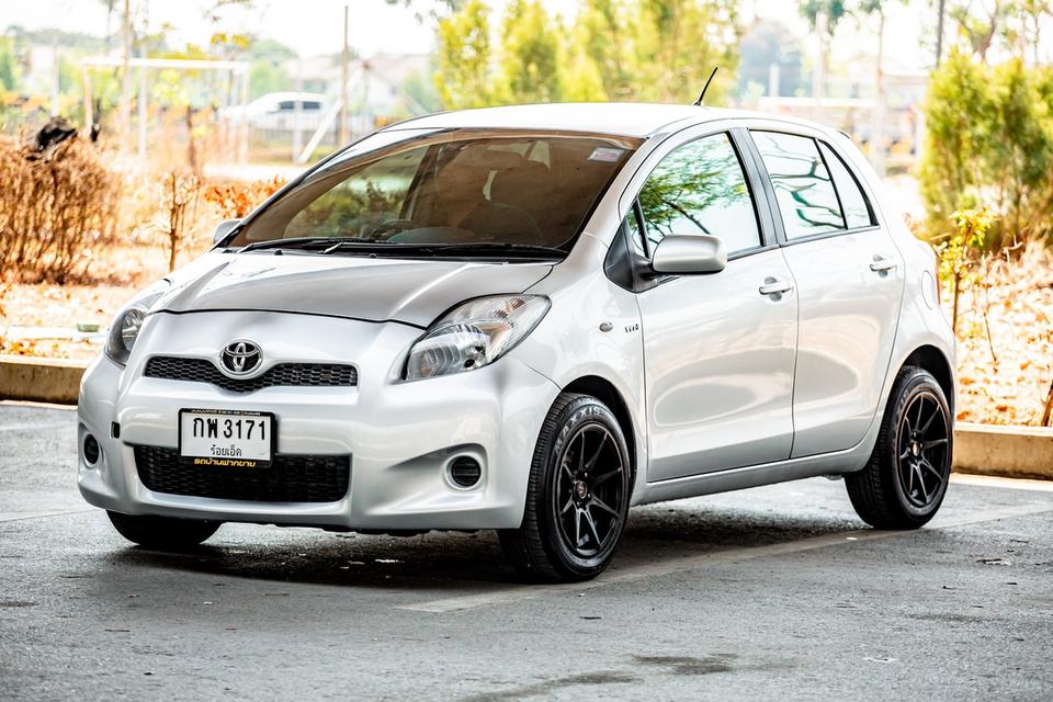 Toyota Yaris 1.5J ปี 2012 เกียร์ออโต้ สีเทา