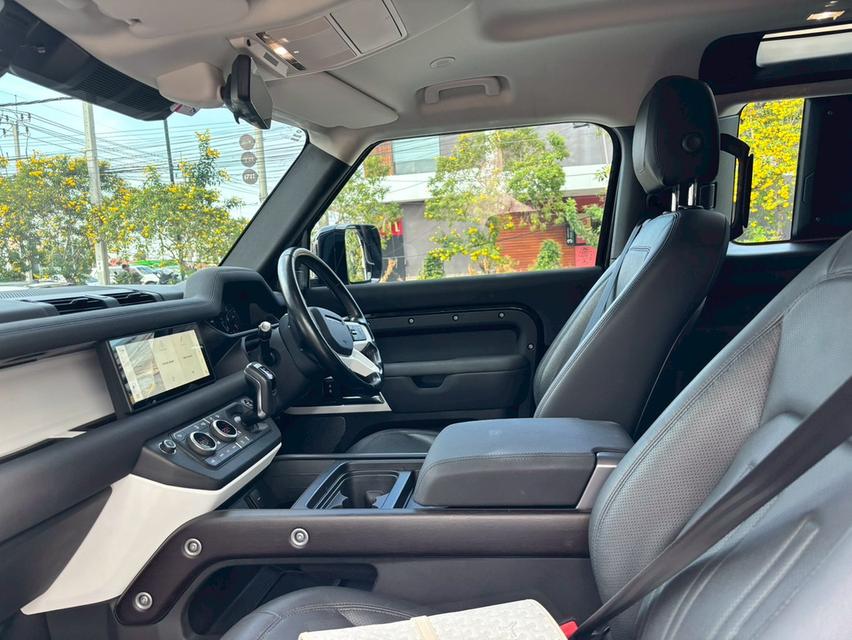 รหัสรถ KPV2274 2023 LANDROVER DEFENDER 2.0L Diesel สีดำ รูปย่อยที่ 4