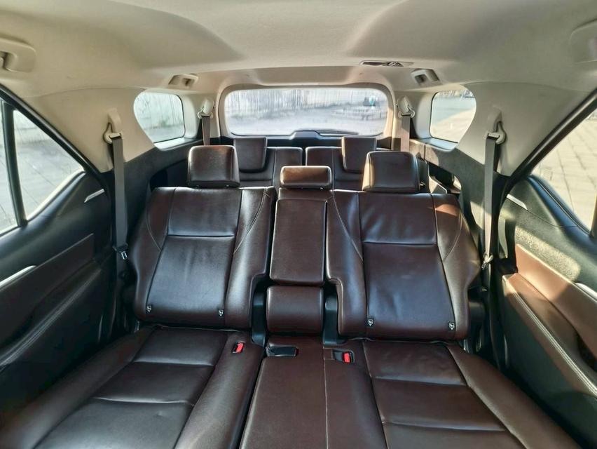 TOYOTA FORTUNER 2.4 V 4WD ปี 2019  8
