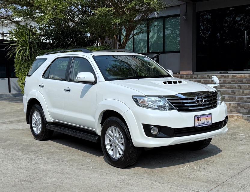 2013 TOYOTA FORTUNER 3.0V รถมือเดียวออกป้ายแดง รถวิ่งน้อยเพียง 155,000 กม รถไม่เคยมีอุบัติเหตุครับ