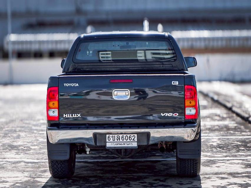 TOYOTA HILUX VIGO 2.5 E VN Turbo PRERUNNER DOUBLE CAB เกียร์ ธรรมดา สีดำ ปี2010  9