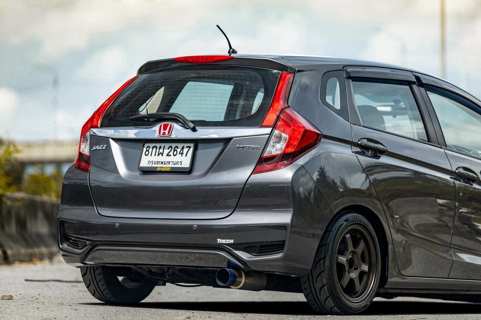 🔥 HONDA JAZZ GK V+ ปี 2019 — ไมล์ 7 หมื่นโล แต่งหล่อพร้อมใช้! 🔥Honda Jazz GK 1.5 V+ CVT ปี 2019สีเทา รูปที่ 9