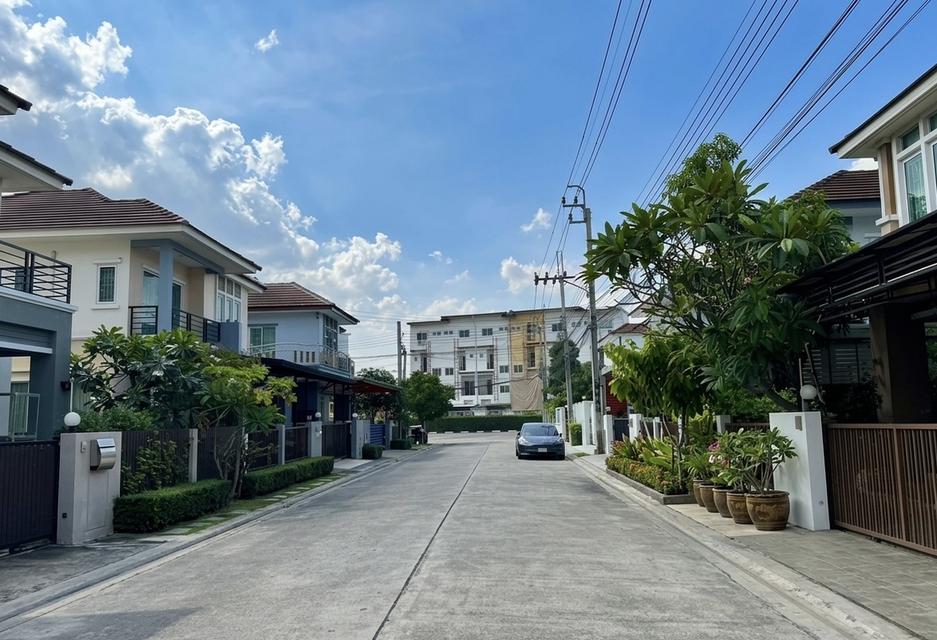 “บ้านเดี่ยว 53.2 ตร.ว. ทำเลหายาก หลังต้นซอย ใกล้ รปภ. ติดถนนหทัยราษฎร์ พร้อมกล้องวงจรปิด 6 ตัว ราคาเพียง 4.79 ล้าน ต่อรองได้” 11