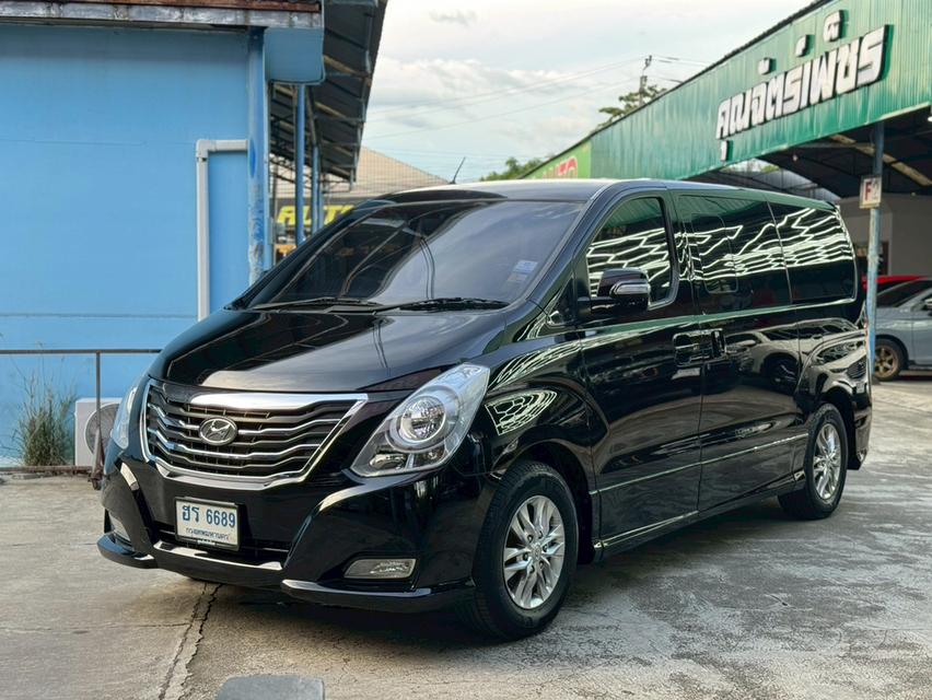 Hyundai H-1 รถสวยพร้อมใช้งาน