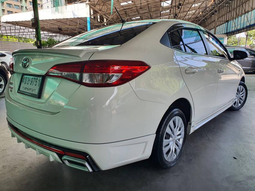 Toyota Yaris Ativ รุ่น 1.2 Entry ปี 2018 ออโต้ สีขาว 2