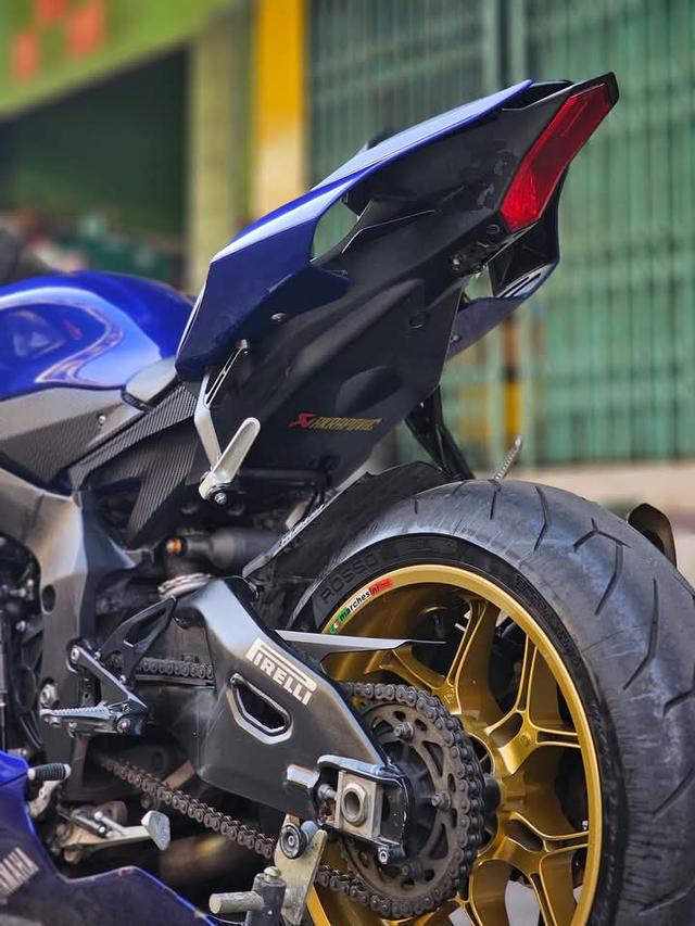 Yamaha R1 สีน้ำเงิน 8