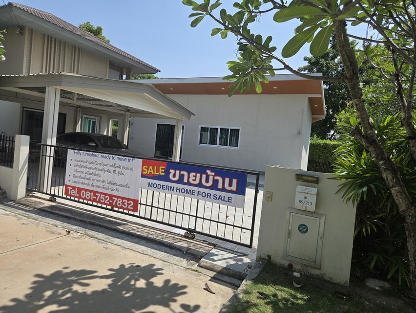 ขายบ้าน 2 หลังสไตล์โมเดิร์นตกแต่งด้วยเฟอร์นิเจอร์ built in แบบรูปราคา 7.4 ล้านบาท 1