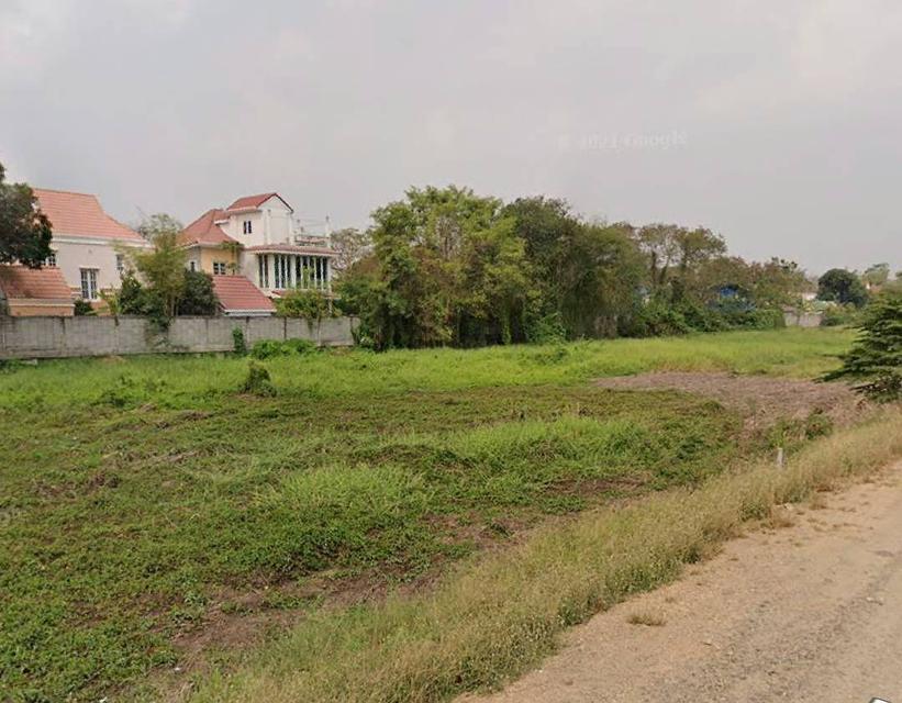 ขายที่ดินพร้อมแบบสร้างคอนโด 12-3-48 ไร่ ติดถนนรามคำแหง ห่างรถไฟฟ้าสถานี แยกร่มเกล้า 150 เมตร แขวงแสนแสบ เขตมีนบุรี กรุงเทพๆ 6