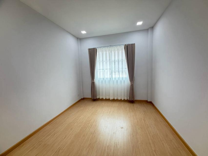บ้านเข้าใหม่ 4 ห้องนอน ทำเลหทัยราษฎร์  21.7 ตร.ว. 16