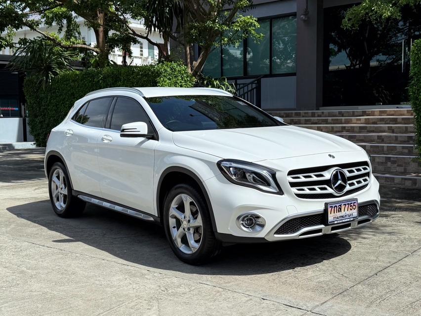 2019 BENZ GLA 200 FACELIFT รถออกศูนย์ BENZ THAILAND รถวิ่งน้อยเพียง 7X,XXX กม รถไม่มีอุบัติเหตุครับ