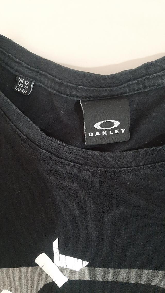 เสื้อยืด Oakley สีดำ Size M มือสอง รูปย่อยที่ 4