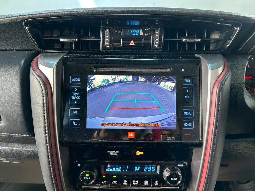 2018 Toyota Fortuner 2.8 TRD Sportivo 2WD AT รถสวย มือเดียว ป้ายแดง รูปที่ 15