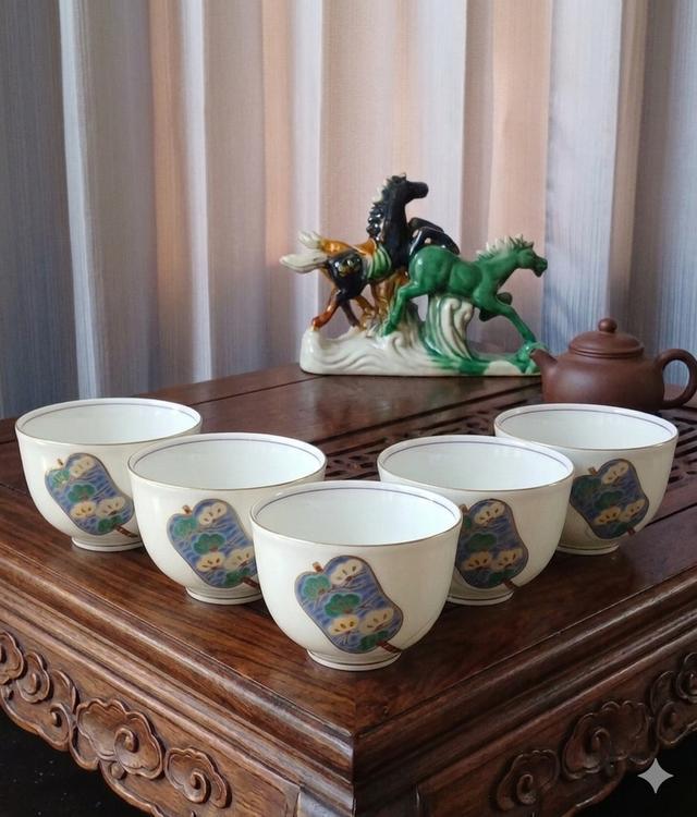 🌷 ชุดถ้วยชา Porcelain Yamagawa (山川) ชุด 5 ใบ