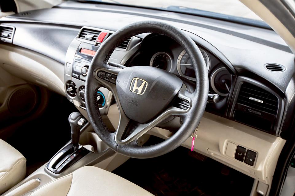 Honda City 1.5 V CNG รุ่นท๊อปสุด ปี 2013 สีเทา เกียร์ออโต้ มือเดียวป้ายแดง 13