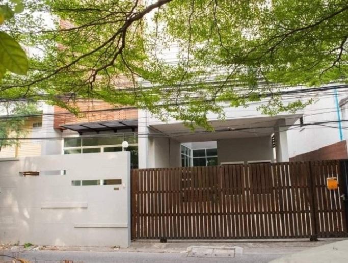 For Rent ให้เช่าบ้านเดี่ยว 3 ชั้น ซอยสุขุมวิท 49 ใจกลางเมือง  1