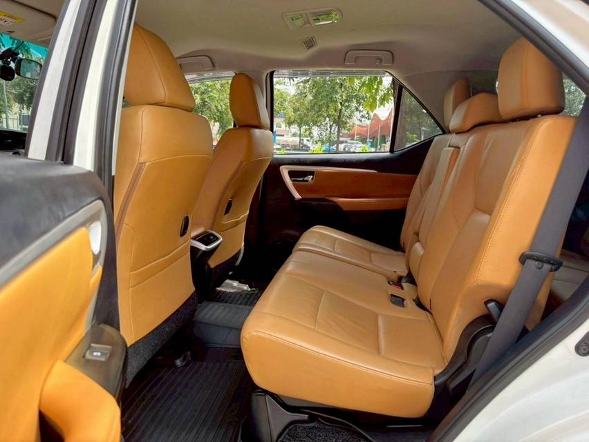 Toyota Fortuner 2.8 V 4WD ปี 2016 14