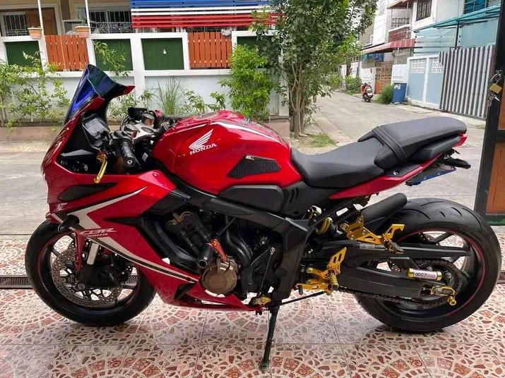 Honda CBR650 สีแดง 2