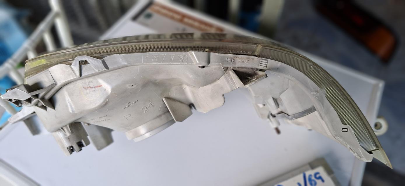 ขาย ไฟหน้า Toyota Commuter หรือ Hiace รุ่นปี 2005-2009. ข้างขวา ของแท้ มือสอง สภาพนางฟ้าราคา 1,500 บาท สุขุมวิท 101 ครับ รูปที่ 7