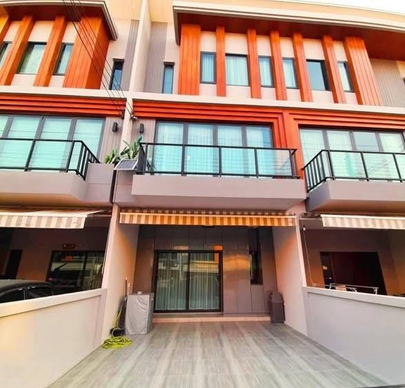 ให้เช่าทาวน์โฮม 3 ชั้น 4 ห้องนอน ไอเจ้นท์ พัฒนาการ Eigen Pattanakarn ซอยพัฒนาการ 99 (เข้าซอย 100 เมตร) ใกล้สวนหลวง ร.9 1