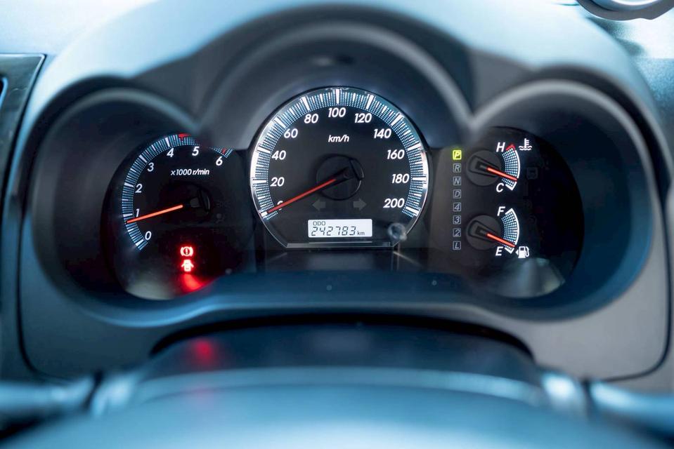 TOYOTA FORTUNER 2.5 V รูปที่ 8