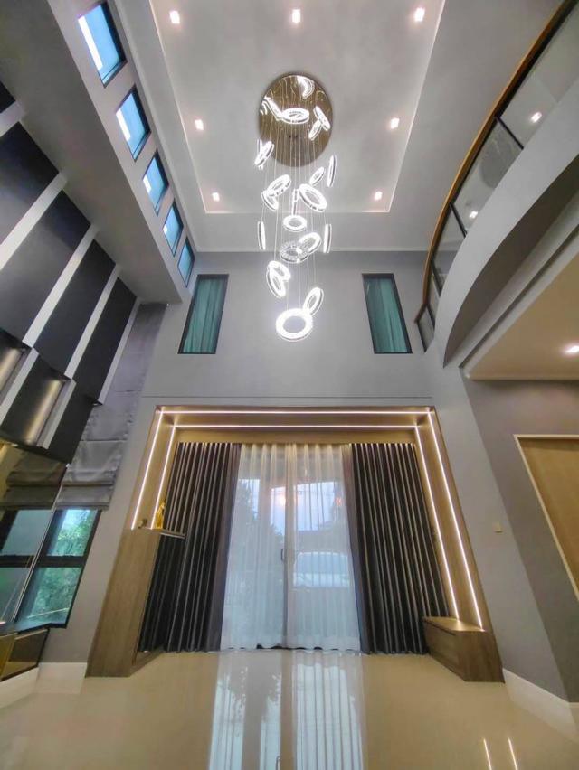 ขาย บ้านเดี่ยว ศุภาลัย เอสเซ้นส์ ลาดพร้าว 360 ตรม 57.6 ตรว 6นอน 5น้ำ ใกล้ MRT สายสีเหลือง