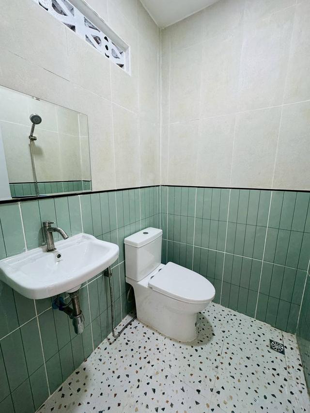 หมู่บ้านนิวเวิลด์วิลล์ 12