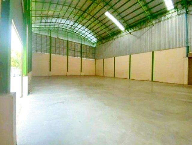 วัดโพธิ์แจ้ 3 กม. 1,200 ตร.ม.สนามกอล์ฟเอกชัย 1 กม. ให้เช่าโกดัง โรงงาน ติดถนนเอกชัย 300 ตร.วา. 3 นอน 3 น้ำ ตลาดนัดโพธิ์แ 4