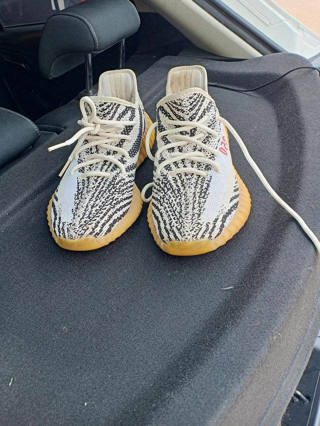 รองเท้า adidas Yeezy boost 350 มือสอง