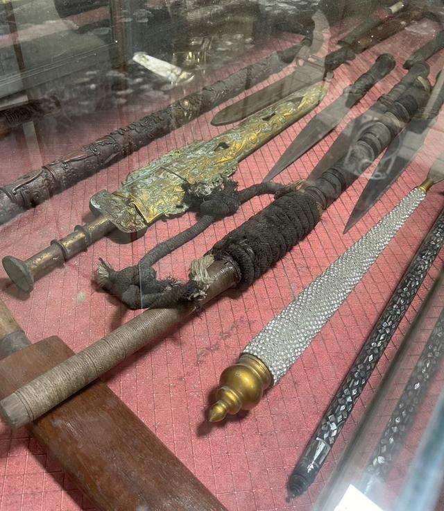 ดาบอยุธยา ดาบไทยโบราณ อายุหลัก100ปี ดาบโบราณ