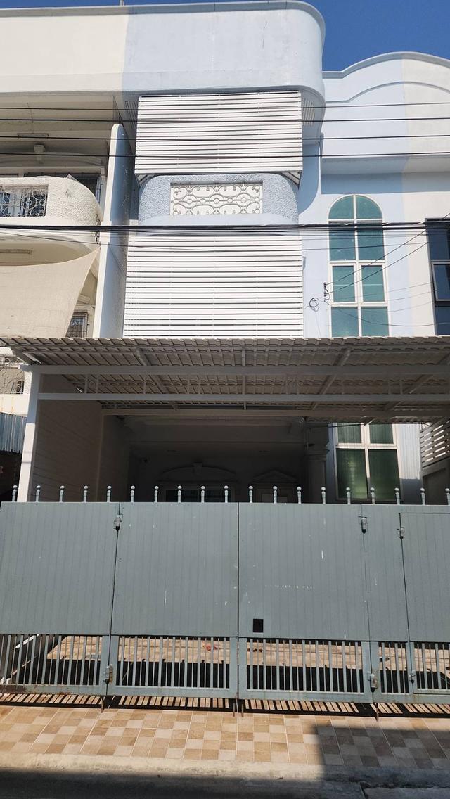 ทาวน์โฮม 3 ชั้น ลาดพร้าว ประดิษฐ์ มนูธรรม เรียบ ด่วน รามอินทรา หมู่บ้าน 84 แมนชั่น นัดชมบ้าน 085-318-6868 คุณวา 1