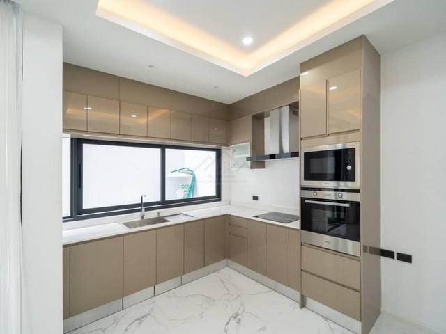 ขาย Townhome 3 ชั้น 250 ตร.ม. ซอยสุขุมวิท 15 ติดโรงเรียนนานาชาติ NIST และ 5 นาที ถึง BTS อโศก 5