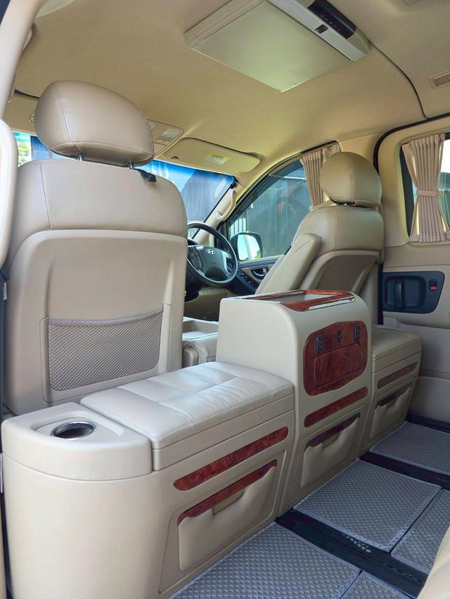 HYUNDAI H-1 VIP สีดำ ปี 2015 ไมล์ 130,000 กม. 11