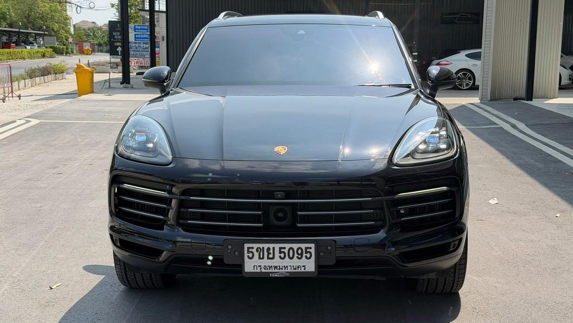 2019 PORSCHE CAYENNE E - HYBRID สีดำ รถสวยจัด วิ่งน้อยเพียง 59,XXX KM สีเดิม ตัวถังเดิม ไม่มีเฉี่ยวชนใดๆ ออฟเต็มสุดๆ ประวัติดี ชัดเจนสุด ออฟชั่นล้นสุด