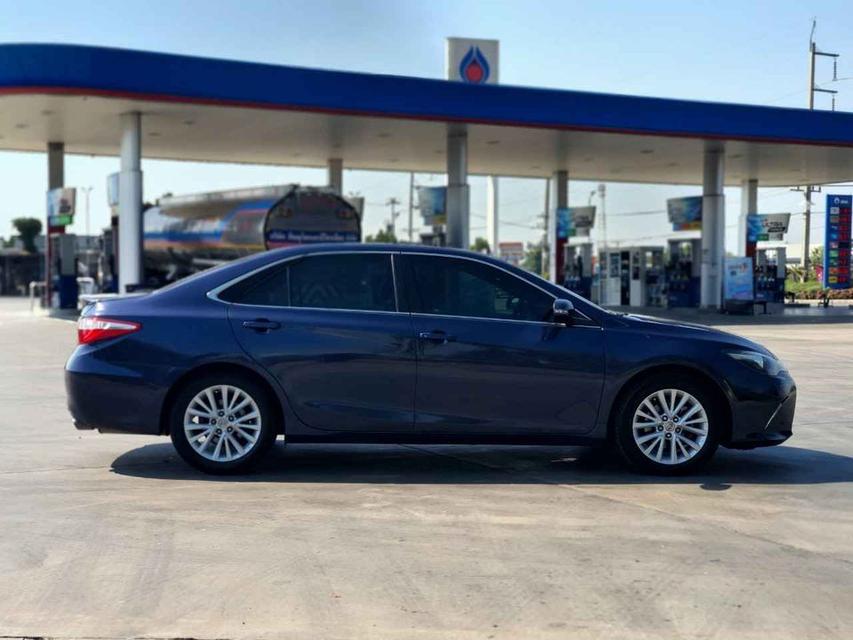 Toyota Camry 4