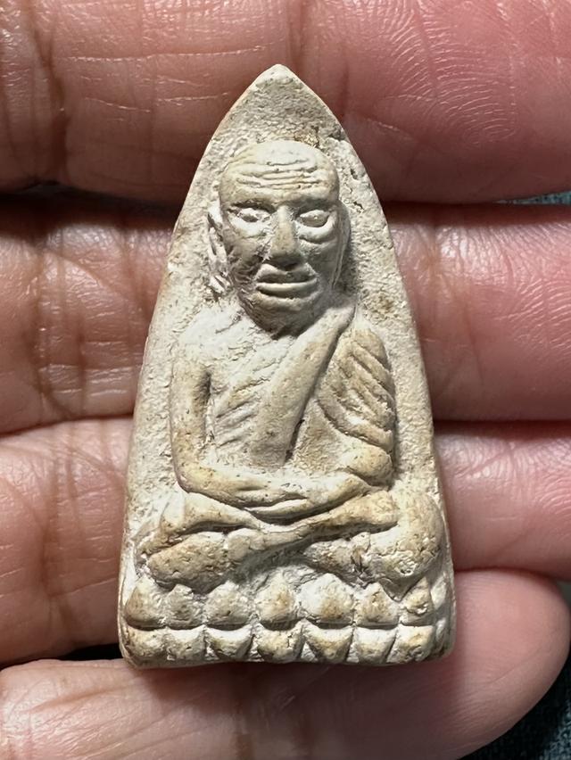 หลวงปู่ทวด เนื้อขาว องค์ละ 1550