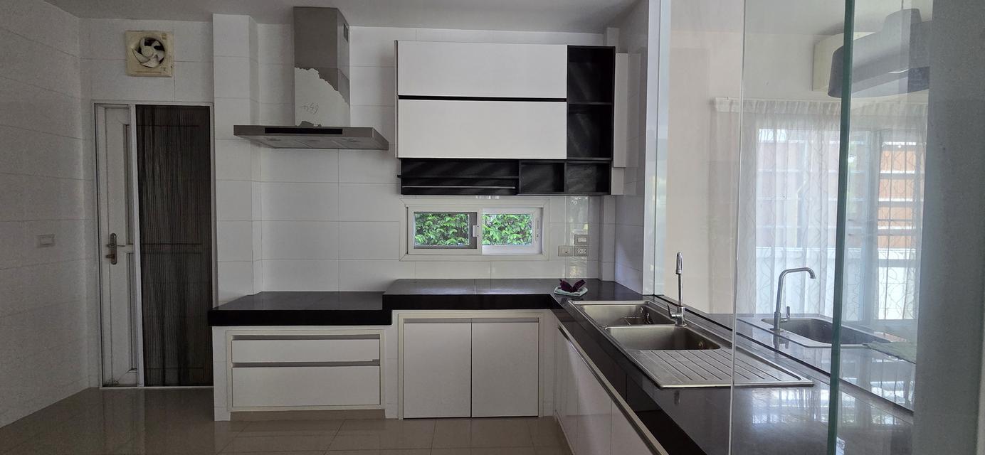 บ้านเดี่ยวหลังมุมในโครงการลัดดารมย์บางนา 20