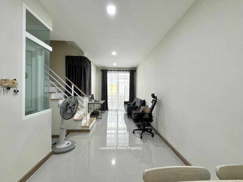 LM24-0318 ขายขาดทุน ทาวน์เฮ้าส์ 2 ชั้น โกลเด้นทาวน์ 3 พันท้ายนรสิงห์ เนื้อที่ 16.3 ตรว 3นอน 2น้ำ 4