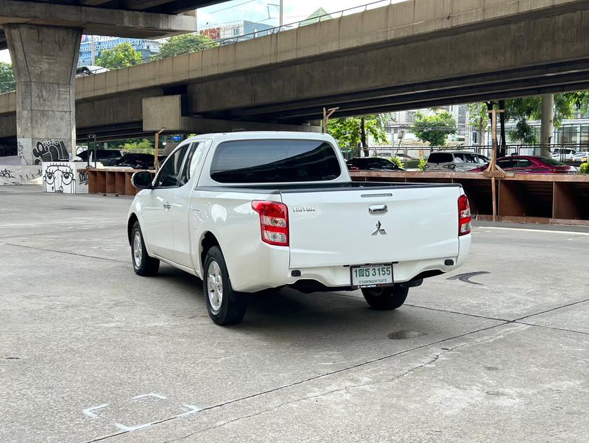 ขายรถ Mitsubishi Triton 2.4 GLX Mega Cab ปี 2015 สีขาว เกียร์ธรรมดา 6