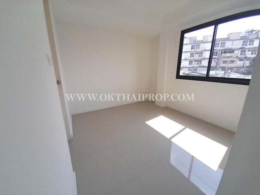 ทาวน์โฮมสร้างใหม่ 3 ชั้น ถ.ติวานนท์ 52 ท่าทราย เมืองนนทบุรี 7