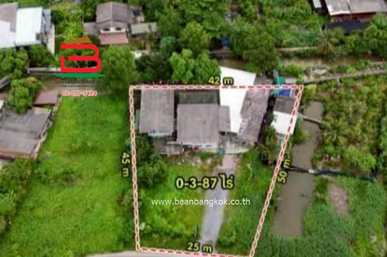 ที่ดินพร้อมบ้าน ซอยเพชรหึงษ์ 28 (ใกล้ตลาดบางน้ำผึ้ง) เนื้อที่ 387 ตรว. ตำบลบางกอบัว อำเภอพระประแดง จังหวัดสมุทราปราการ 1