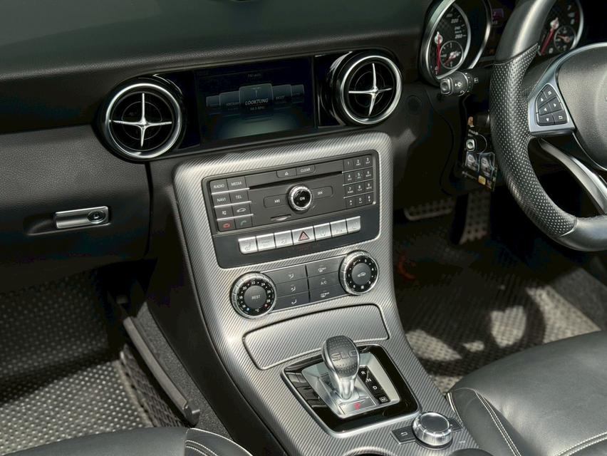 ปี 2017  Mercedes Benz SLC300 AMG Roadster 11