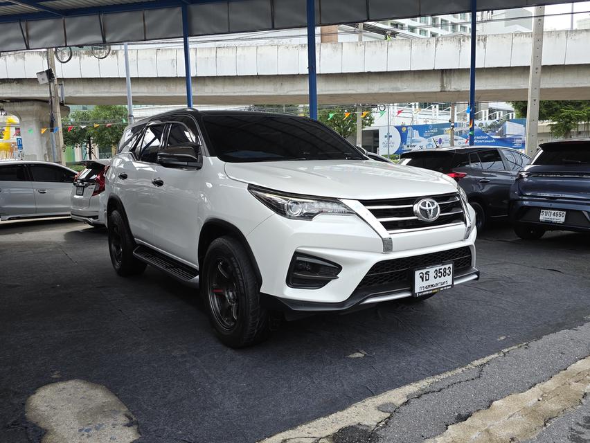 ราคา 895,000 บาท #ฟรีปี2019 #TOYOTA #FORTUNER 2.8 TRD SPORTIVO 4WD A/T ดีเซล (ทะเบียน #กน7897สุพรรณบุรี)*เลขไมล์ 137,2xx Km.สีขาว-