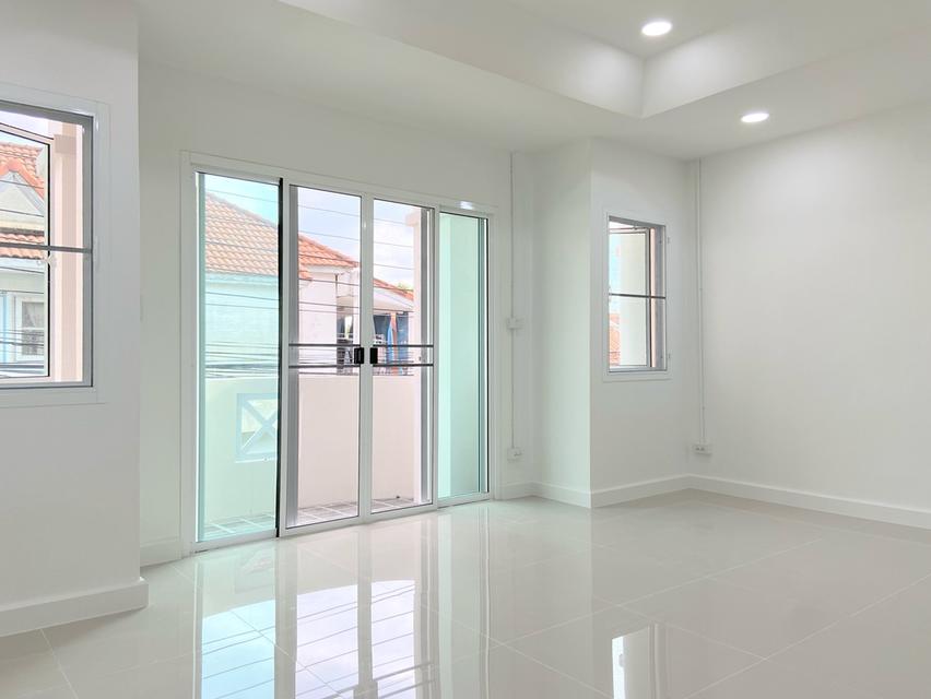 ขาย ทาวน์เฮ้าส์ 2 ชั้น หมู่บ้านร่มโพธิ์ เนื้อที่ 20 ตร.ว. อ.บางบัวทอง จ.นนทบุรี 9