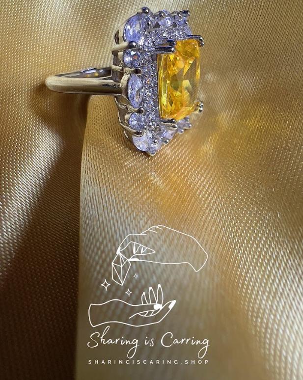 แหวนเพชรแฟนซี CZ สีอำไพ ลดราคาเหลือ ฿2,290.- จากราคา ฿3,290.- บาท รวมส่ง