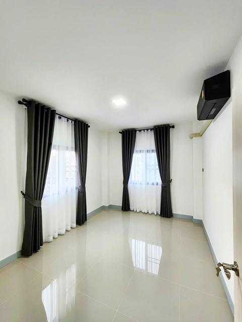 ให้เช่าบ้านเดี่ยว บ้านใหม่ 2 ชั้น MRT ศรีด่าน 900 ม. พร้อมเฟอร์ฯ 4 นอน แจส เออเบิร์น ศรีนครินทร์ 1 กม. 6